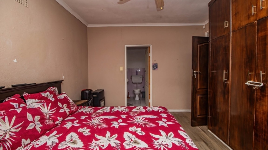 4 Bedroom Property for Sale in Oakglen Western Cape